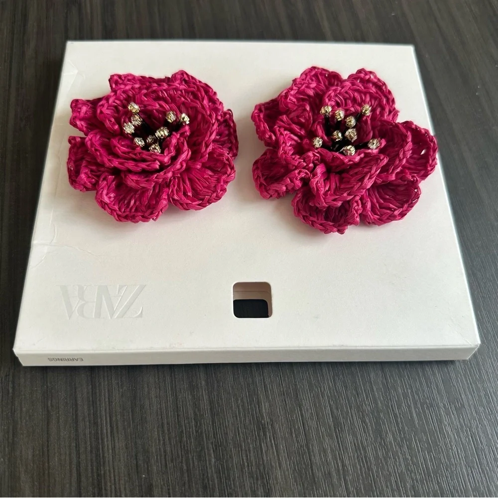 Zara raffia flower